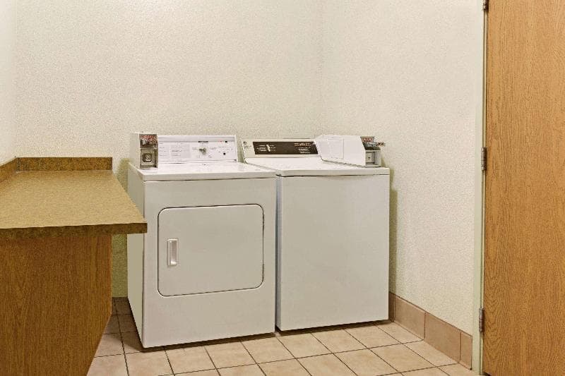 Days Inn & Suites by Wyndham Castle Rock 2
