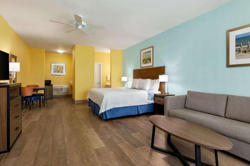 Days Inn by Wyndham Port Aransas 3