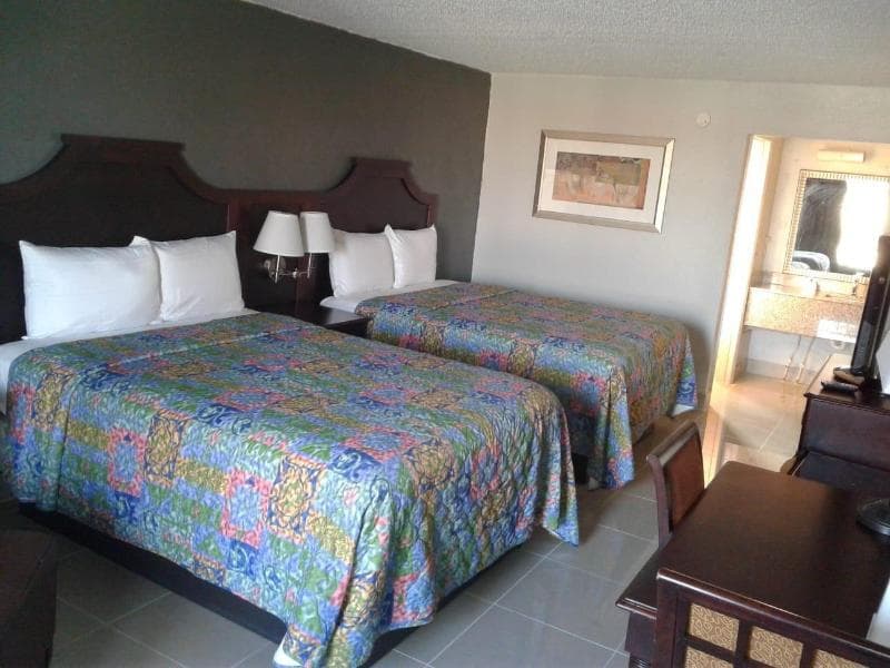Express Inn & Suites Clearwater photo 1