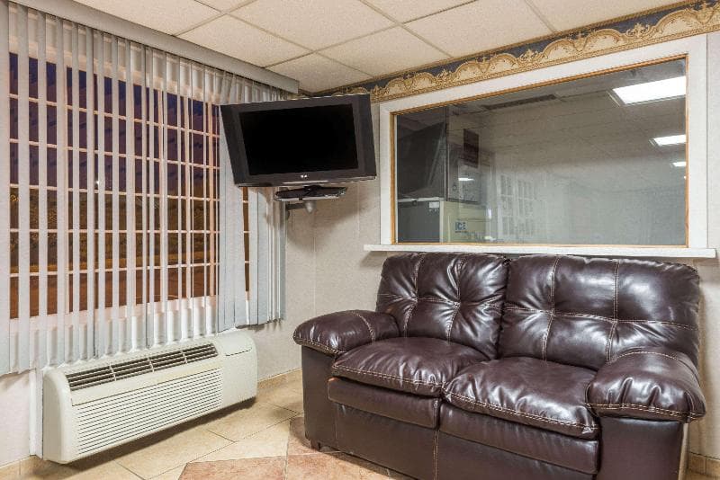 Super 8 By Wyndham Old Saybrook 5