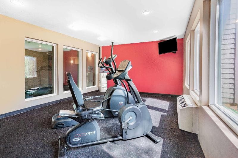 Ramada by Wyndham Hendersonville 2
