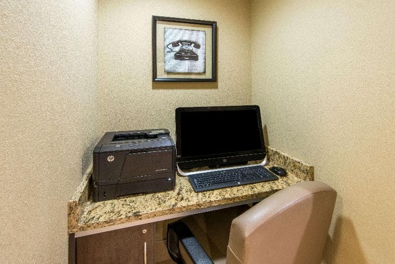 Microtel Inn & Suites by Wyndham North Canton 2