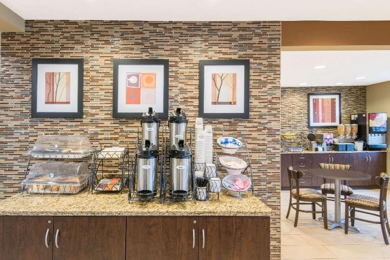Microtel Inn & Suites by Wyndham North Canton 4