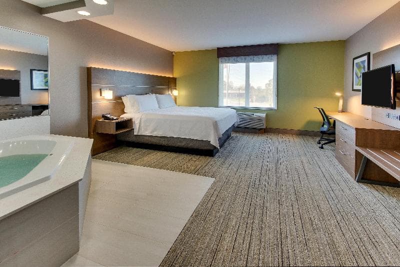 Holiday Inn Express Hotel & Suites Columbus-Ft Benning photo 1