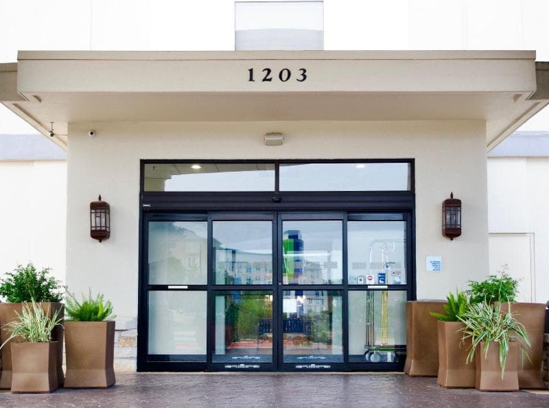 Holiday Inn Express & Suites College Station photo 1