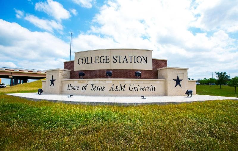 Holiday Inn Express & Suites College Station 5