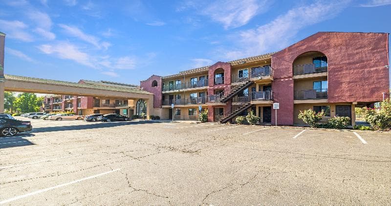 Budget Inn And Suites 2