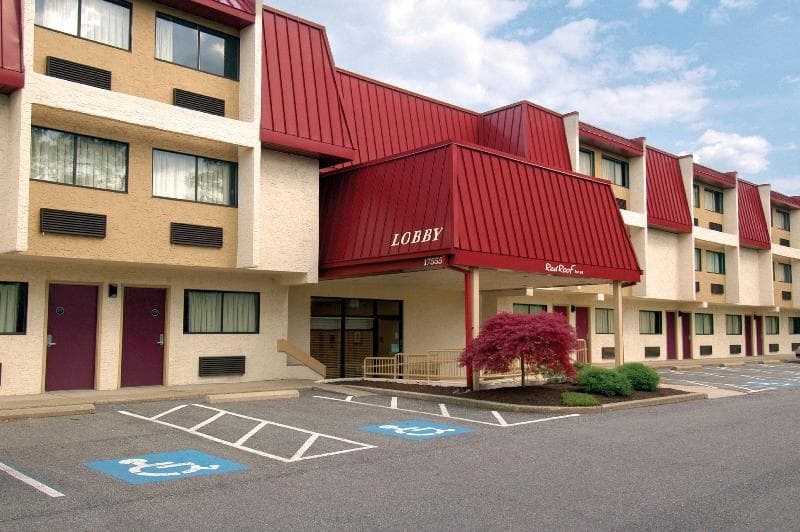 Red Roof Inn Cleveland Airport-Middleburg Heights 5