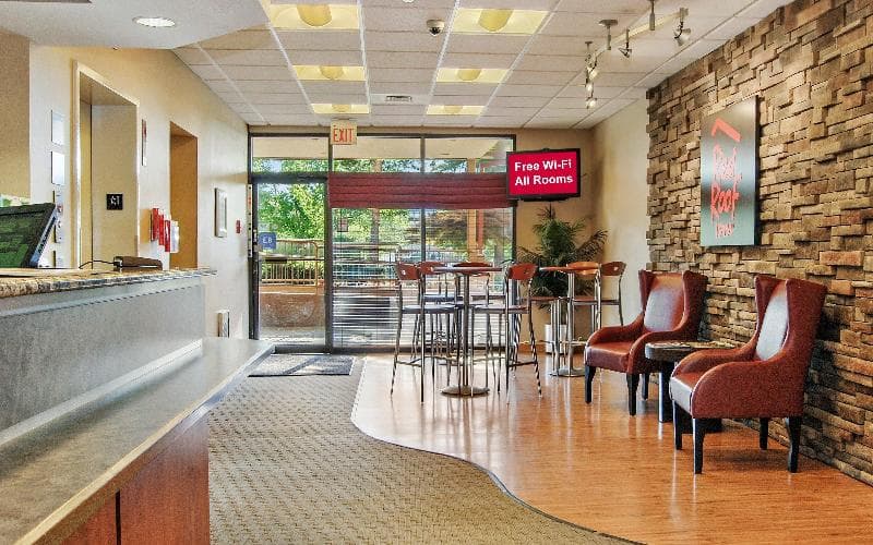 Red Roof Inn Cleveland Airport-Middleburg Heights 4