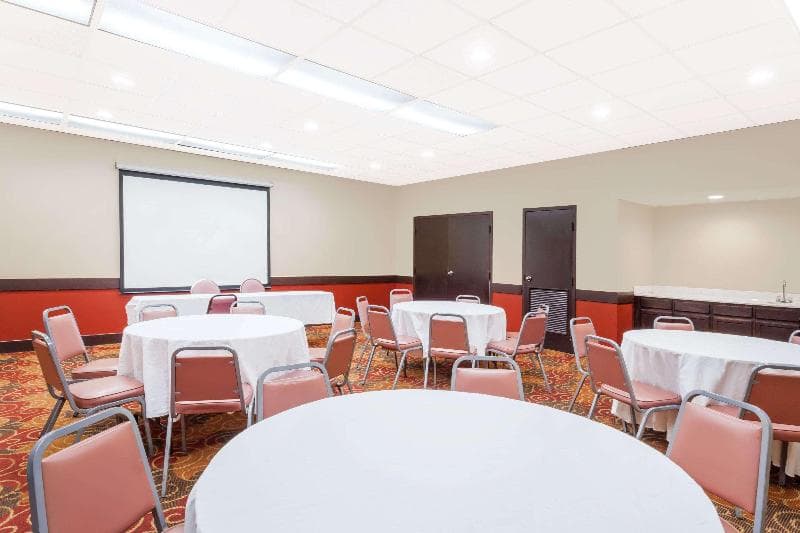 Days Inn & Suites By Wyndham Se Columbia Ft Jackson main