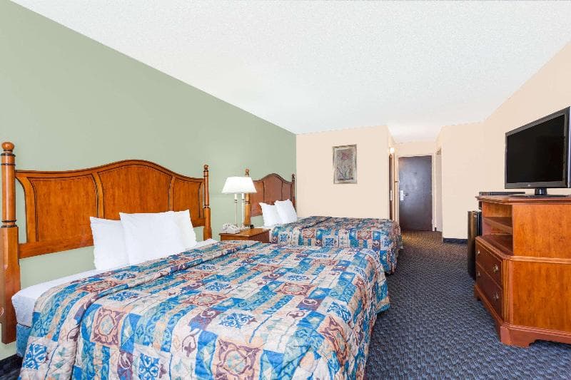 Days Inn & Suites By Wyndham Se Columbia Ft Jackson photo 1