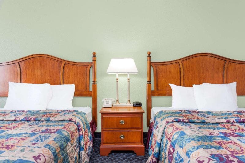 Days Inn & Suites By Wyndham Se Columbia Ft Jackson 3