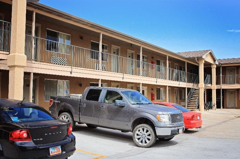 Bowen Motel 4