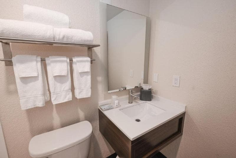 Holiday Inn Cleveland - Mayfield 4