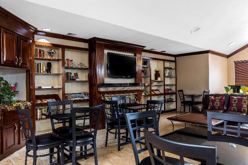 Quality Inn & Suites Columbia I-70 5