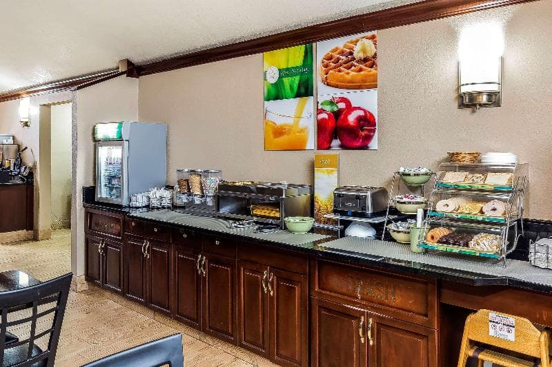 Quality Inn & Suites Columbia I-70 2