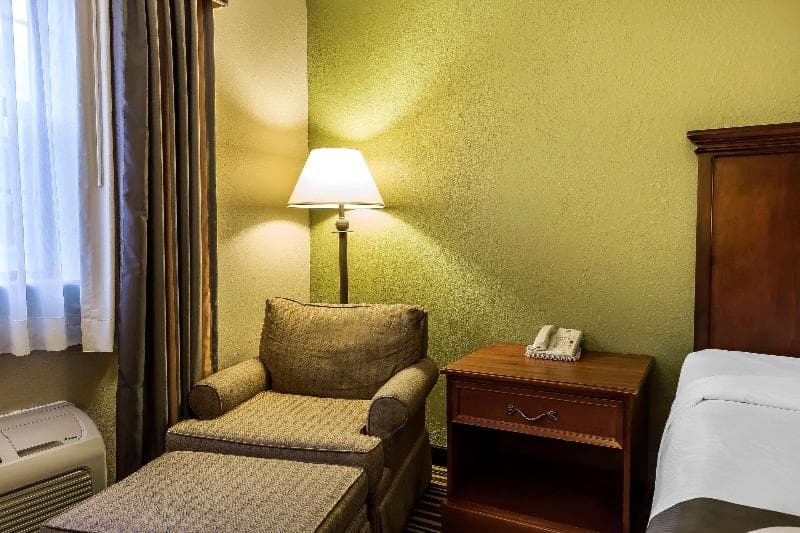 Quality Inn & Suites Columbia I-70 3