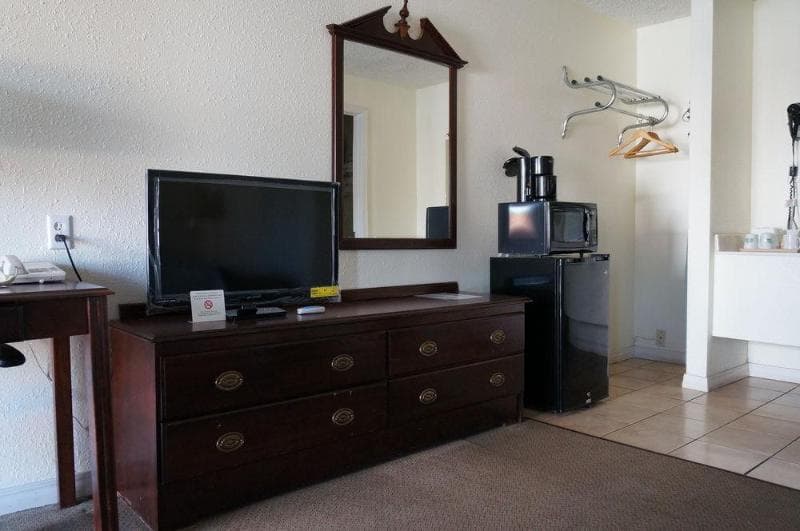 Ozark Inn & Suites main