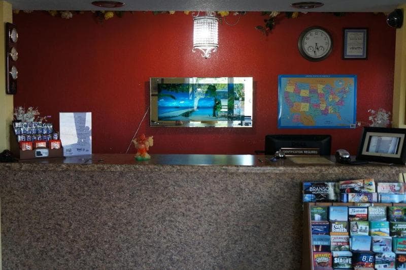 Ozark Inn & Suites photo 1