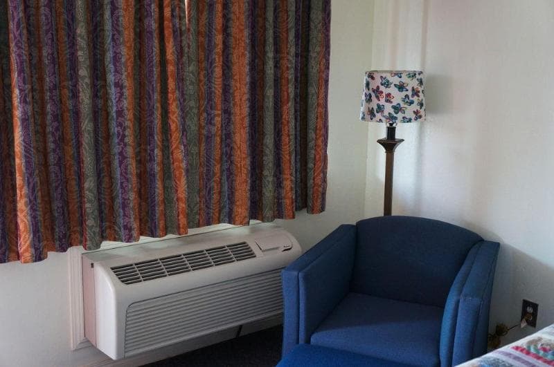 Ozark Inn & Suites 4