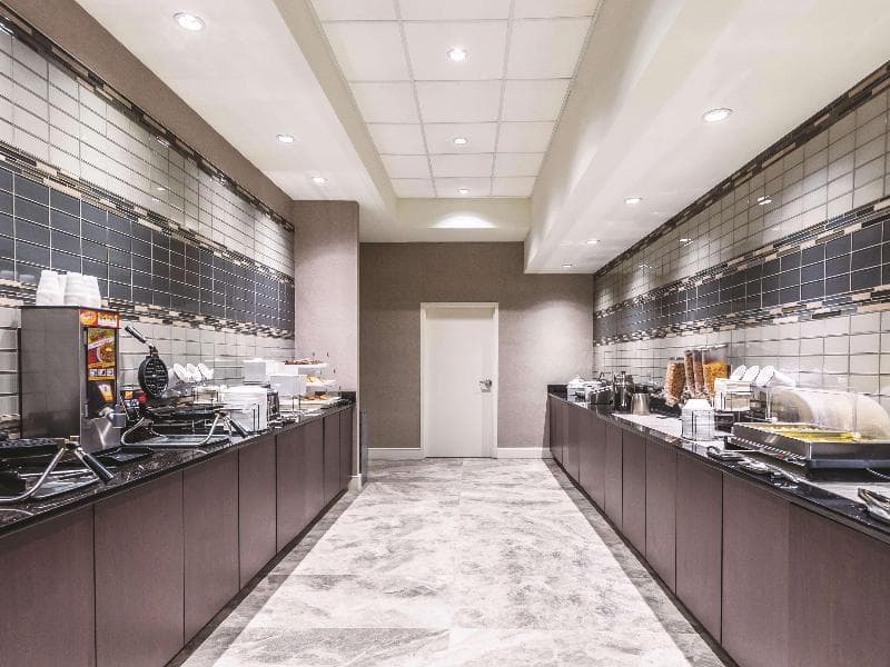 La Quinta Inn & Suites By Wyndham Cincinnati Sharonville 3