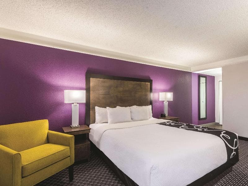 La Quinta Inn & Suites By Wyndham Cincinnati Sharonville 4