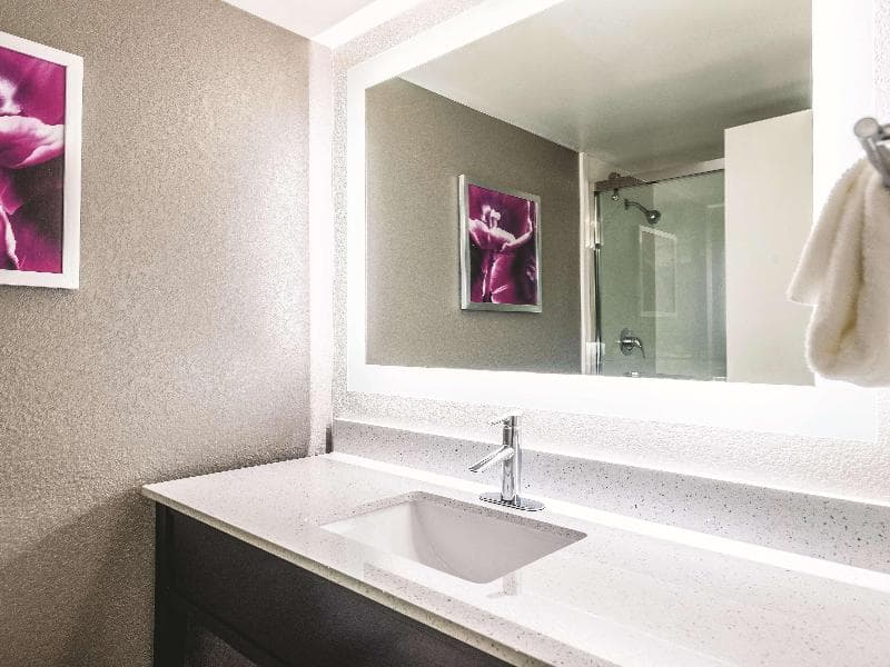 La Quinta Inn & Suites By Wyndham Cincinnati Sharonville 5