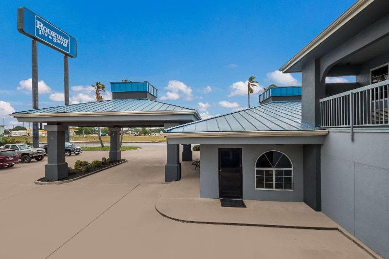 Rodeway Inn & Suites photo 1