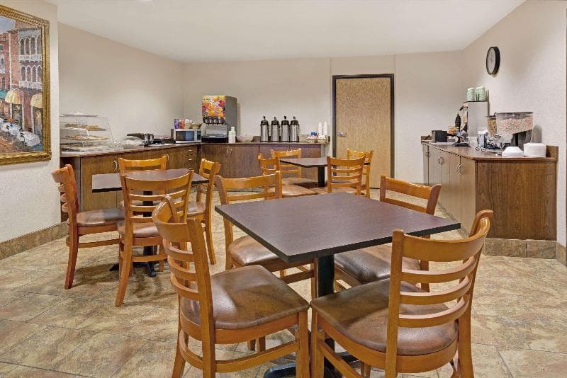 Microtel Inn & Suites by Wyndham Cheyenne 4