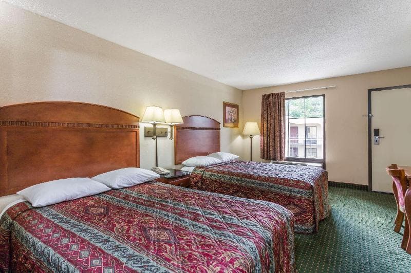 Days Inn By Wyndham Camp Springs/Andrews Afb Dc Area photo 1