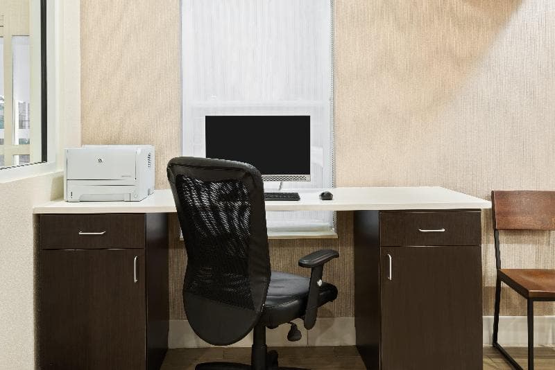 Holiday Inn Express And Suites Columbus Airport 2
