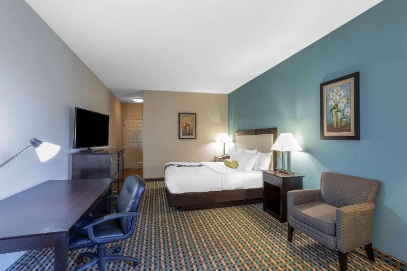 La Quinta Inn & Suites by Wyndham Stonington-Mystic Area 5