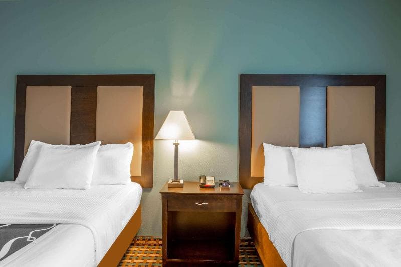 La Quinta Inn & Suites by Wyndham Stonington-Mystic Area 4