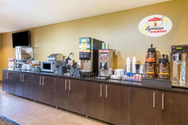 Super 8 By Wyndham Medina photo 1