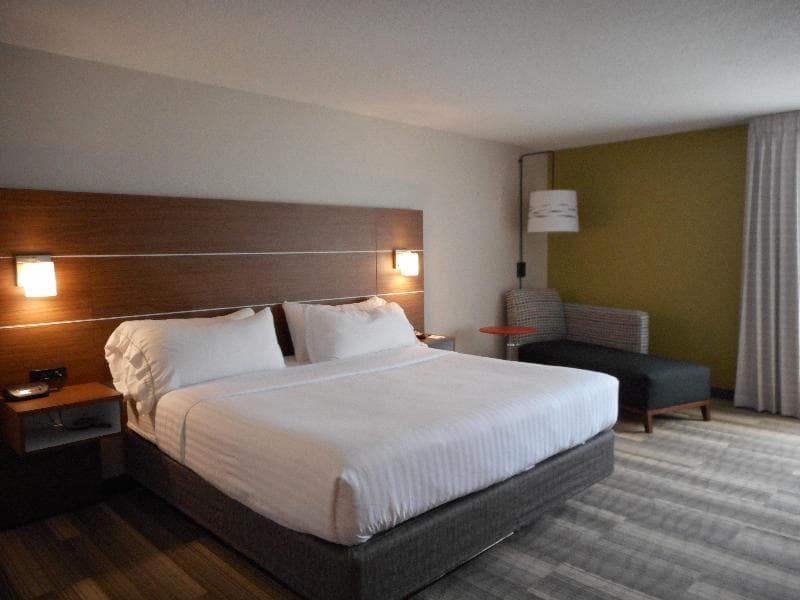 Holiday Inn Express Fairfield 4