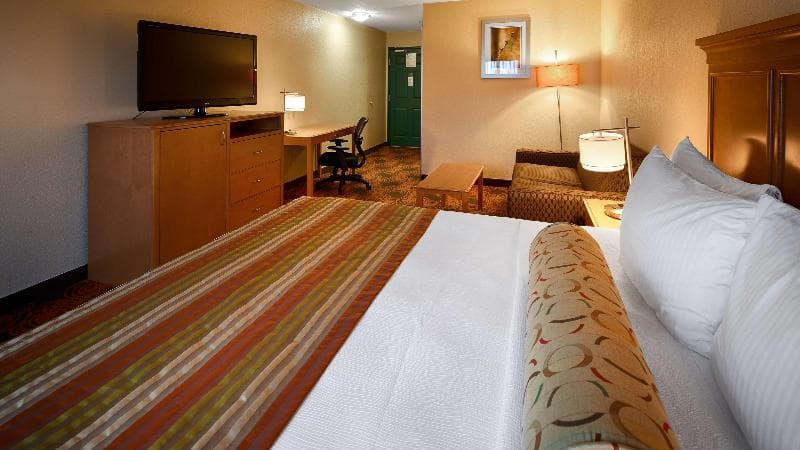 Best Western Plus Waco North 4