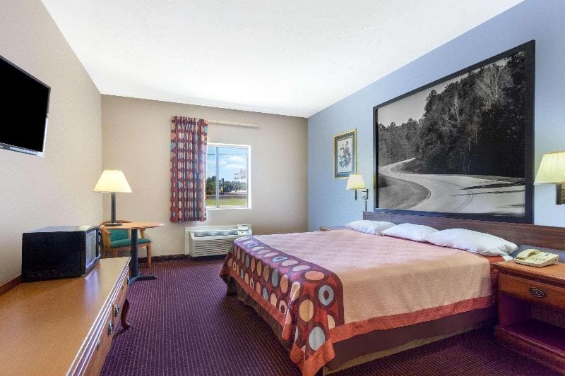 Super 8 by Wyndham Jackson/North photo 1