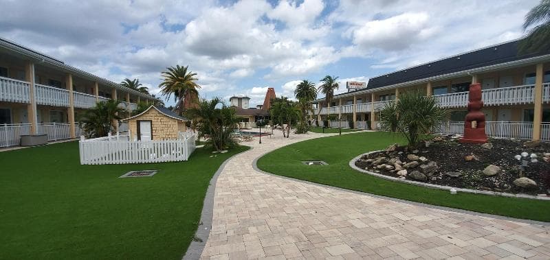 Holiday Hotel & Resort 5