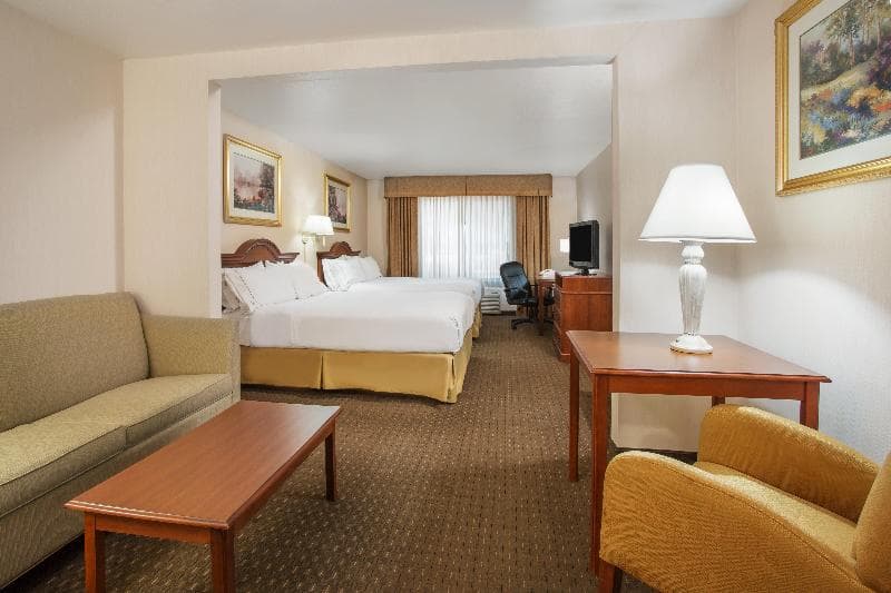 Holiday Inn Express & Suites Marion photo 1