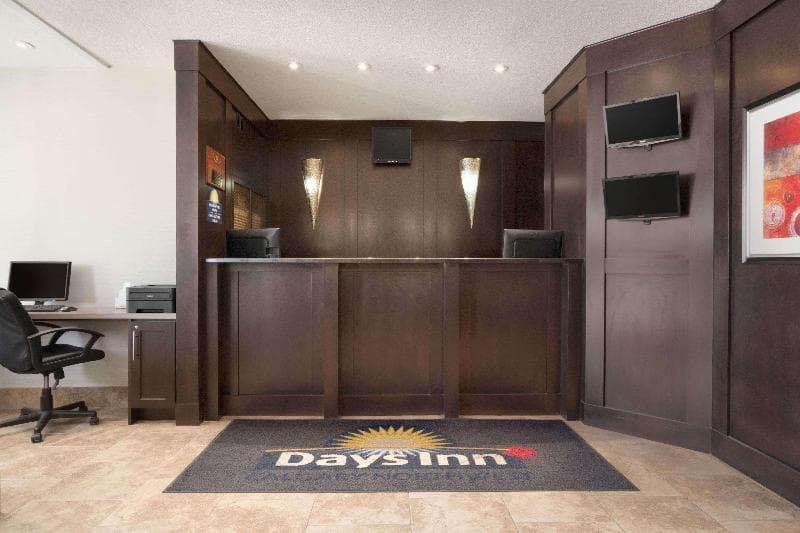 Days Inn by Wyndham Calgary Northwest 5