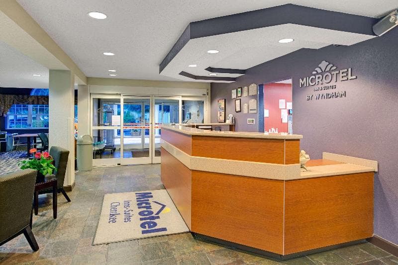 Microtel Inn & Suites by Wyndham Cherokee 5