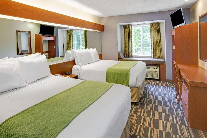 Microtel Inn & Suites by Wyndham Cherokee 4