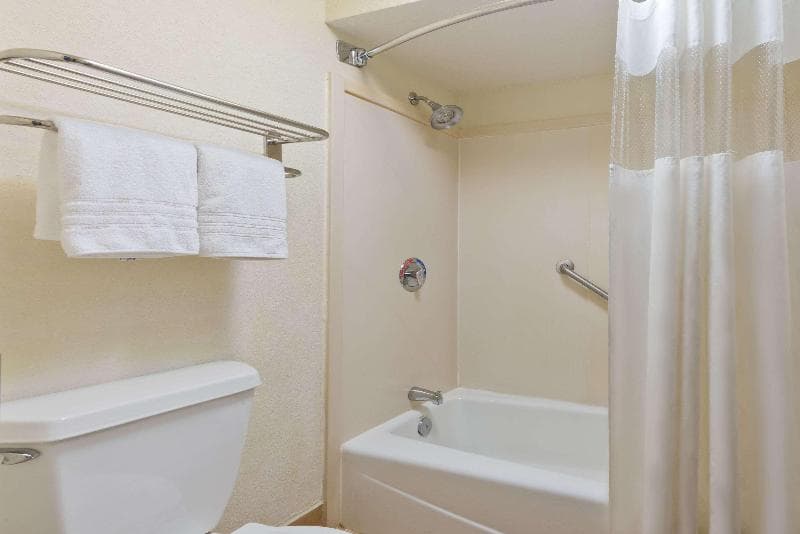 Super 8 by Wyndham Huntersville/Charlotte Area 5