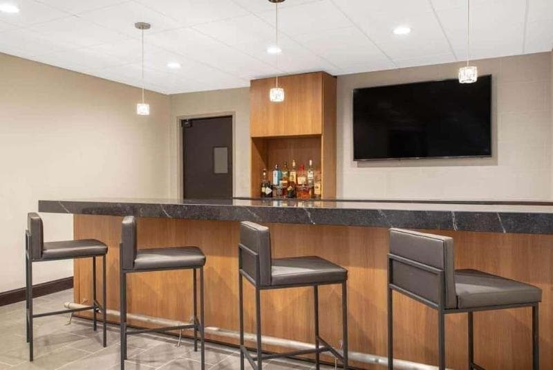 La Quinta Inn & Suites by Wyndham Mooresville main