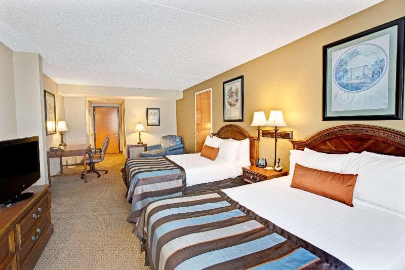 La Quinta Inn & Suites by Wyndham Mooresville photo 1