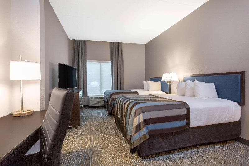 La Quinta Inn & Suites by Wyndham Mooresville 5