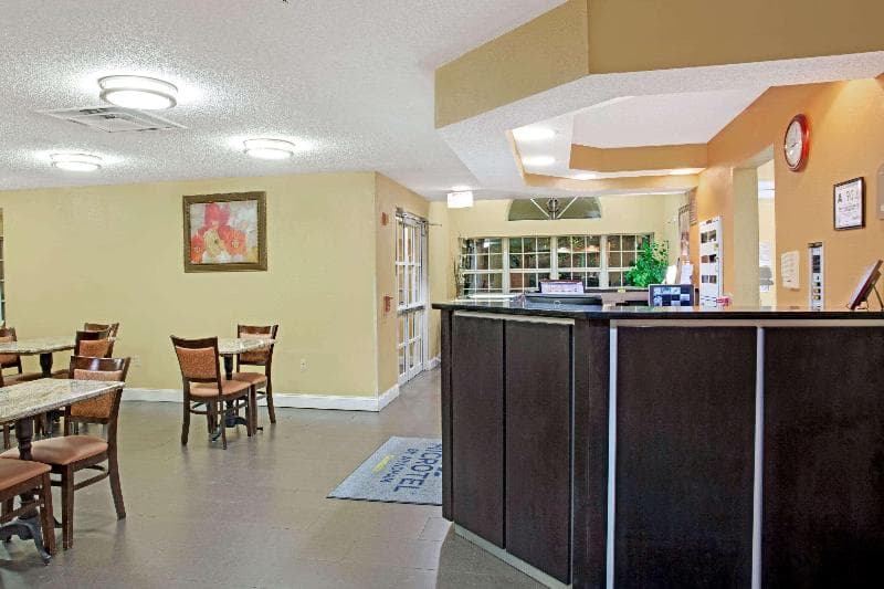 Microtel Inn & Suites By Wyndham Charlotte/University Place 5