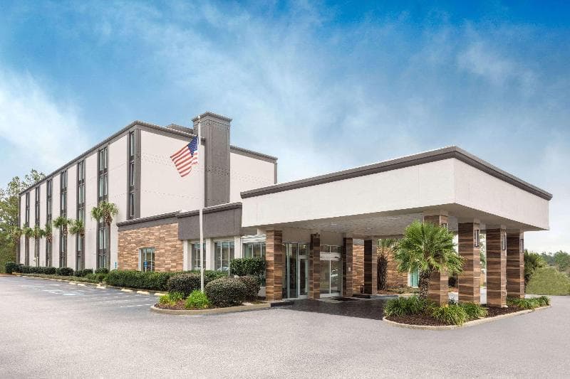 Wyndham Garden Summerville photo 1