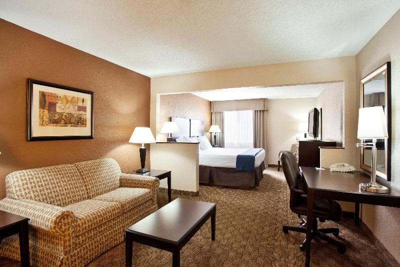 Holiday Inn Express Tuscola 3