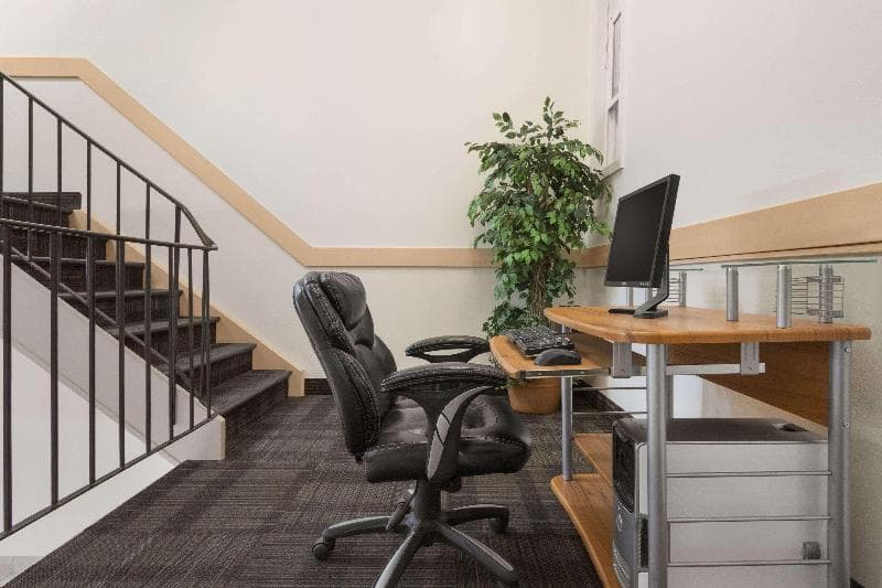 Travelodge By Wyndham Calgary South photo 1